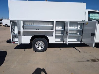 2025 Chevrolet Express Commercial Cutaway Base