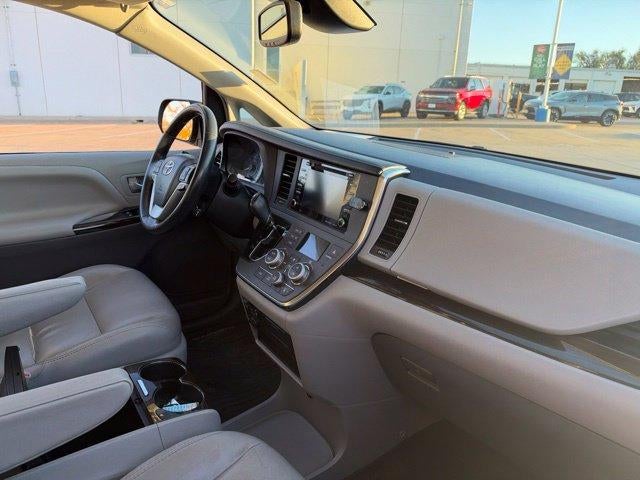 2018 Toyota Sienna XLE