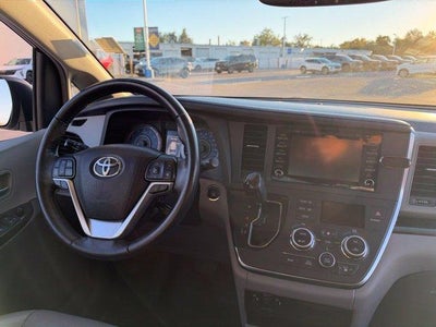 2018 Toyota Sienna XLE