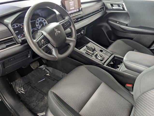 2024 Mitsubishi Outlander ES